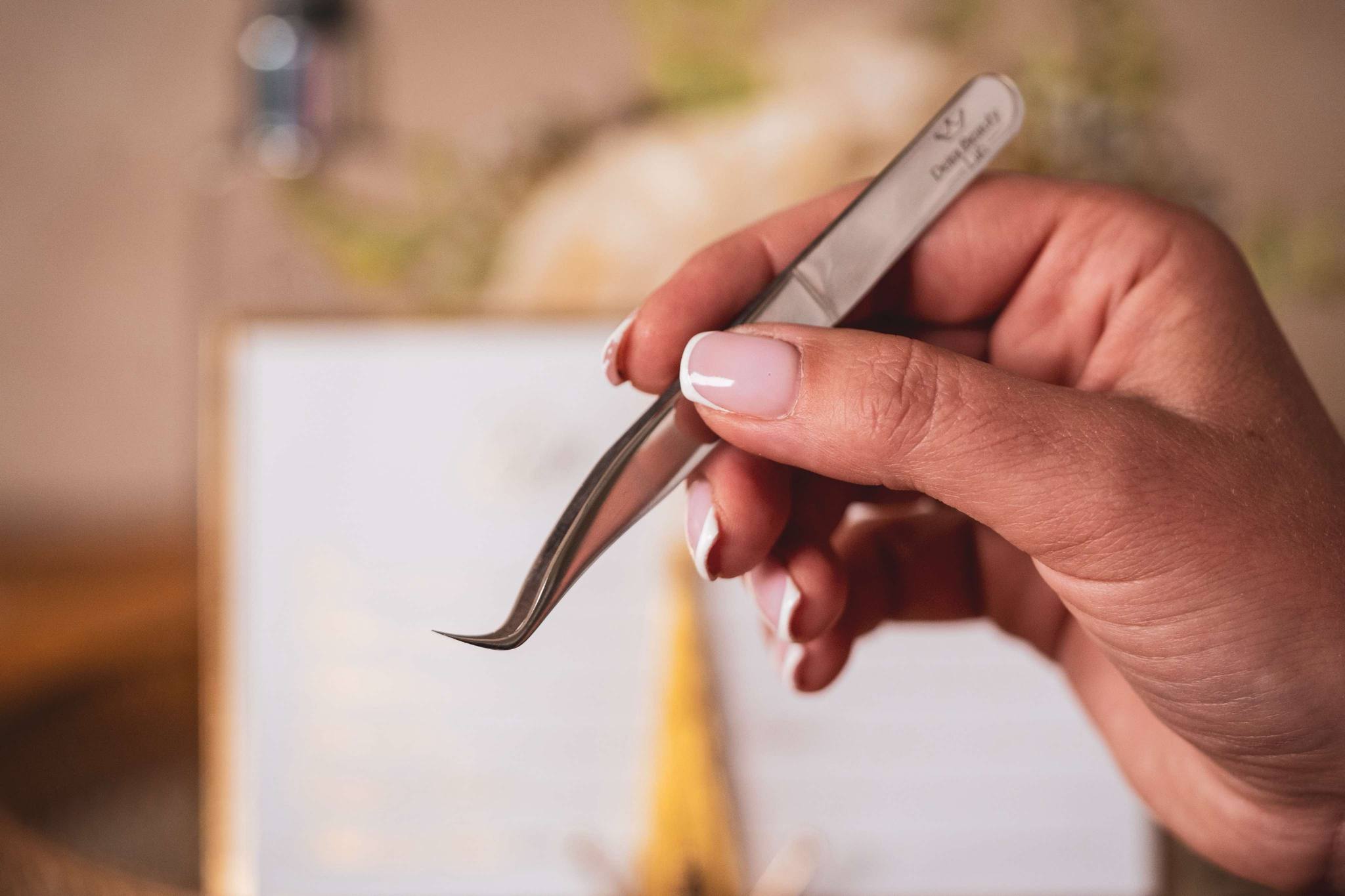 Deira Beauty lab D-04 tweezers