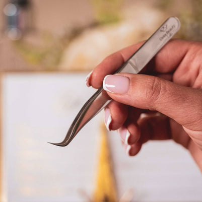 Deira Beauty lab D-04 tweezers